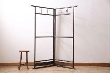 ヴィンテージ家具　昭和中期　桑材　素朴な質感を堪能できるフック付きの衣桁(着物掛け、ハンガーラック、ビンテージ)(R-046265)