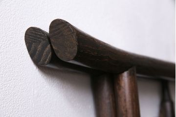 ヴィンテージ家具　昭和中期　桑材　素朴な質感を堪能できるフック付きの衣桁(着物掛け、ハンガーラック、ビンテージ)(R-046265)