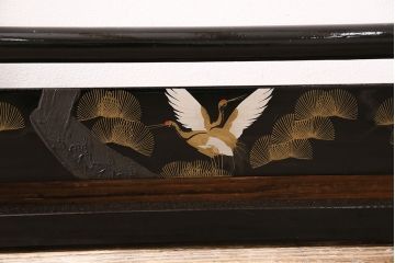 ヴィンテージ家具　昭和中期　鶴と松　漆塗りが高級感を漂わせるフック付きの衣桁(着物掛け、ハンガーラック、ビンテージ)(R-046266)