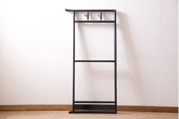 ヴィンテージ家具　昭和中期　鶴と松　漆塗りが高級感を漂わせるフック付きの衣桁(着物掛け、ハンガーラック、ビンテージ)(R-046266)