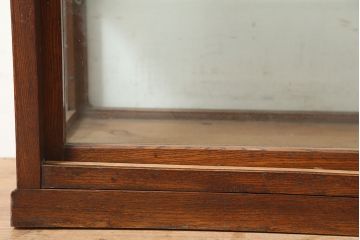 和製アンティーク　昭和初期　ナラ材　4面ガラスの薄型ショーケース(ガラスケース、飾り棚)(R-046272)