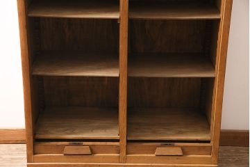 アンティーク家具　オーク材　蛇腹式扉が珍しい収納棚(戸棚、キャビネット、下駄箱)(R-046274)