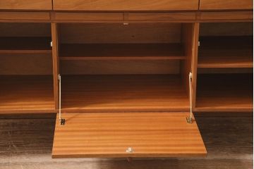 ヴィンテージ家具　イギリスビンテージ　北欧スタイルにおすすめのサイドボード(収納棚、キャビネット)(R-046276)