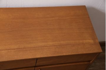 ヴィンテージ家具　イギリスビンテージ　北欧スタイルにおすすめのサイドボード(収納棚、キャビネット)(R-046276)