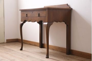 イギリスアンティーク　ウォールナット　上品な杢目が美しく現れた平机(デスク)(R-046283)