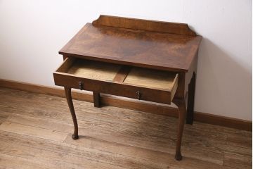 イギリスアンティーク　ウォールナット　上品な杢目が美しく現れた平机(デスク)(R-046283)