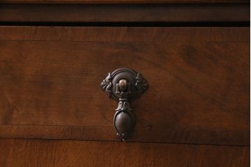 イギリスアンティーク　ウォールナット　上品な杢目が美しく現れた平机(デスク)(R-046283)