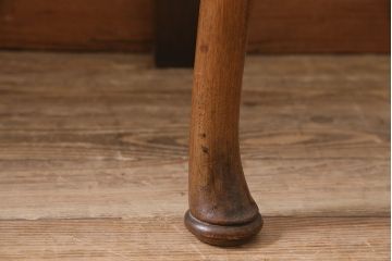 イギリスアンティーク　ウォールナット　上品な杢目が美しく現れた平机(デスク)(R-046283)