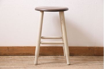 アンティーク家具　昭和中期　ブナ材　ペイント　アイボリーカラーのレトロなスツール(木製チェア、丸椅子)(R-046286)