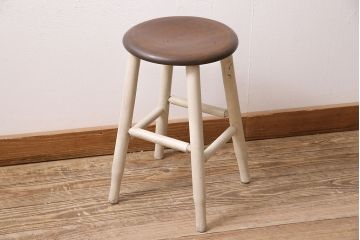 アンティーク家具　昭和中期　ブナ材　ペイント　アイボリーカラーのレトロなスツール(木製チェア、丸椅子)(R-046286)