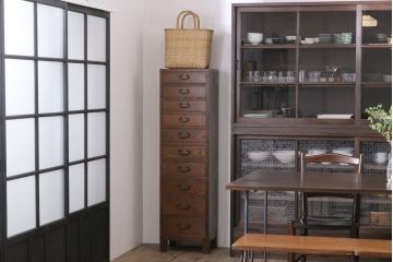 カタログ掲載品　ラフジュ工房オリジナル　縦型　和風　脚付きの10段チェスト(ハイチェスト、引き出し)(R-046297)