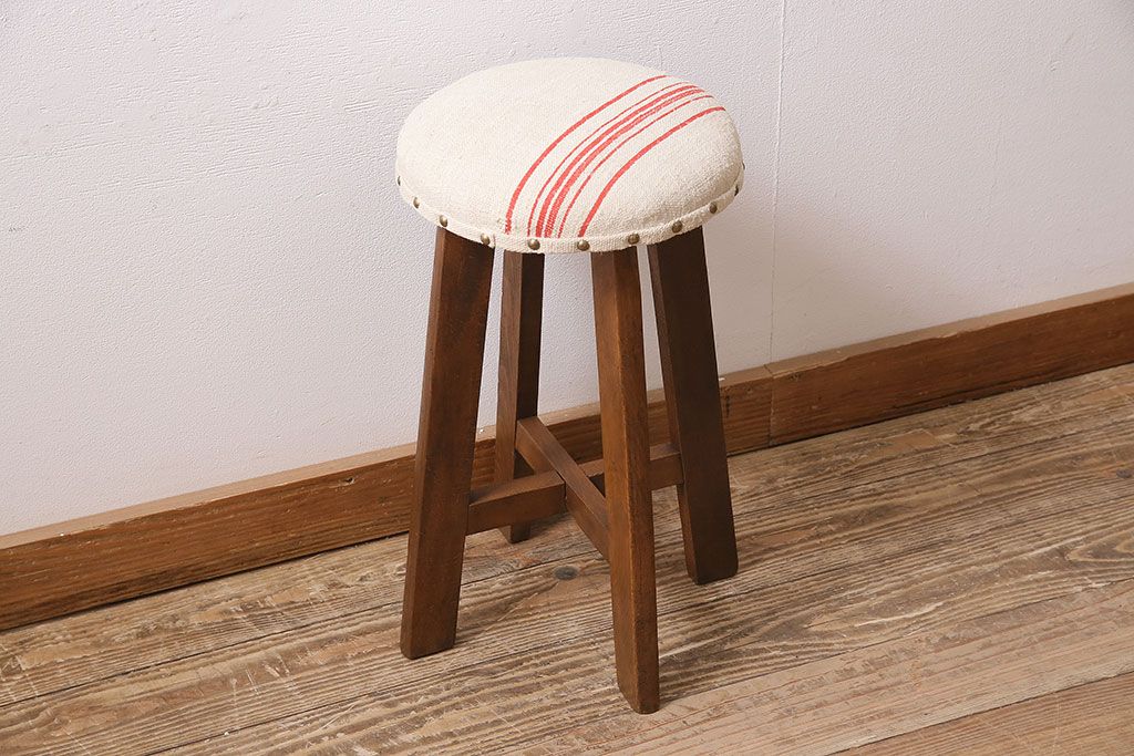 アンティーク家具　昭和初期　ブナ材　昭和レトロな雰囲気が魅力のスツール(木製チェア、丸椅子)(R-046298)