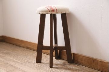 アンティーク家具　昭和初期　ブナ材　昭和レトロな雰囲気が魅力のスツール(木製チェア、丸椅子)(R-046298)