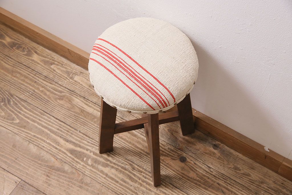 アンティーク家具　昭和初期　ブナ材　昭和レトロな雰囲気が魅力のスツール(木製チェア、丸椅子)(R-046298)