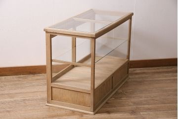 アンティーク家具　昭和初期　ストリップド(剥離)　ナラ材　素朴な木味が魅力のレトロなガラスケース(ショーケース、飾り棚、陳列棚)(R-046300)