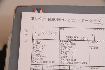 アンティーク家具　昭和初期　ストリップド(剥離)　ナラ材　素朴な木味が魅力のレトロなガラスケース(ショーケース、飾り棚、陳列棚)(R-046300)