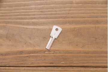 アンティーク家具　昭和初期　ストリップド(剥離)　ナラ材　素朴な木味が魅力のレトロなガラスケース(ショーケース、飾り棚、陳列棚)(R-046300)