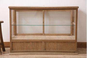 アンティーク家具　昭和初期　ストリップド(剥離)　ナラ材　素朴な木味が魅力のレトロなガラスケース(ショーケース、飾り棚、陳列棚)(R-046300)