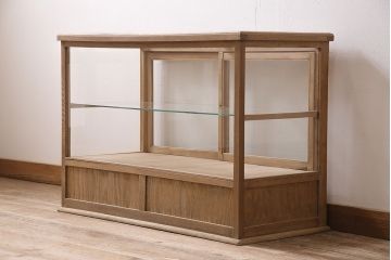 アンティーク家具　昭和初期　ストリップド(剥離)　ナラ材　素朴な木味が魅力のレトロなガラスケース(ショーケース、飾り棚、陳列棚)(R-046300)