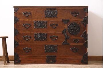 中古　伝統民芸家具　岩谷堂箪笥　天板リメイク・栗材　上品な和の雰囲気を感じさせる衣装箪笥(和タンス、チェスト、引き出し)(R-046301)