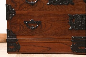 中古　伝統民芸家具　岩谷堂箪笥　天板リメイク・栗材　上品な和の雰囲気を感じさせる衣装箪笥(和タンス、チェスト、引き出し)(R-046301)