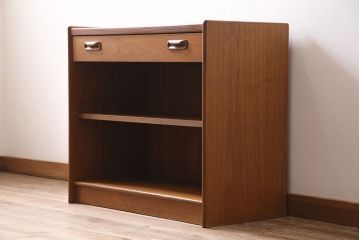 ヴィンテージ家具　北欧ビンテージ　G-PLAN(ジープラン)　チーク材　花柄のタイルトップが素敵なキャビネット(収納棚)(R-046302)