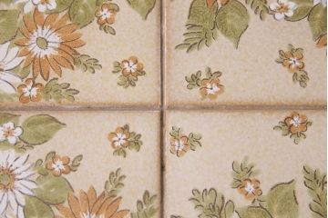 ヴィンテージ家具　北欧ビンテージ　G-PLAN(ジープラン)　チーク材　花柄のタイルトップが素敵なキャビネット(収納棚)(R-046302)