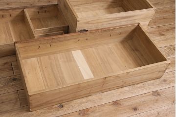 アンティーク家具　昭和中期　天板リメイク　鉄脚付き　総桐材　重厚な金具が目を引く箪笥ローボード(時代箪笥、ローチェスト、テレビ台、桐箪笥、桐たんす)(R-046303)