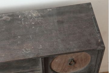 アンティーク家具　昭和初期　松竹梅の透かし入りの飾り棚(飾棚、茶棚)(R-046305)
