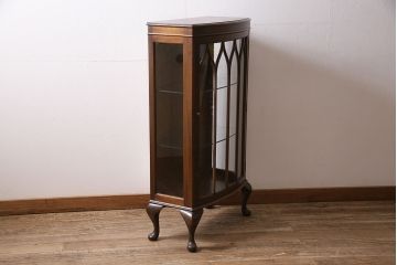 アンティーク家具　イギリスアンティーク　ウォールナット材　上品なデザインのガラスケース(ショーケース、飾り棚)(R-046306)