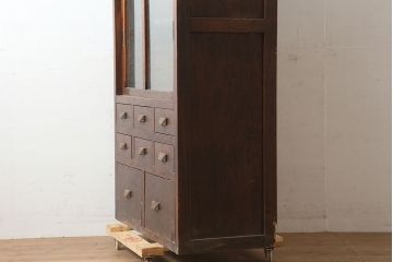 アンティーク家具　大正昭和初期　前面栗材　クリアガラス　濃い木味が魅力のレトロなガラス戸棚(収納棚、戸棚、キャビネット)(R-046308)