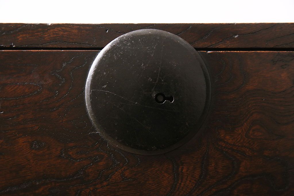 和製アンティーク　新潟県見附市産　前面ケヤキ材・玉杢　美しい杢目と金具が魅力の見附箪笥(帳場箪笥、和タンス)(R-046312)