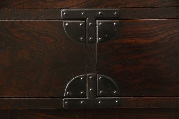 和製アンティーク　新潟県見附市産　前面ケヤキ材・玉杢　美しい杢目と金具が魅力の見附箪笥(帳場箪笥、和タンス)(R-046312)