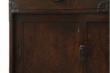 和製アンティーク　新潟県見附市産　前面ケヤキ材・玉杢　美しい杢目と金具が魅力の見附箪笥(帳場箪笥、和タンス)(R-046312)