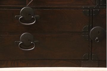 和製アンティーク　新潟県見附市産　前面ケヤキ材・玉杢　美しい杢目と金具が魅力の見附箪笥(帳場箪笥、和タンス)(R-046312)