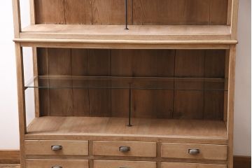 アンティーク家具　栓材　引き出し付き　ナチュラルスタイルにぴったりなガラスケース(ショーケース、店舗什器、陳列棚、飾り棚)(R-046316)