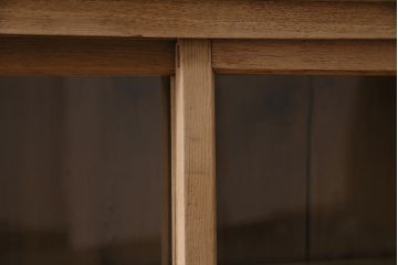 アンティーク家具　栓材　引き出し付き　ナチュラルスタイルにぴったりなガラスケース(ショーケース、店舗什器、陳列棚、飾り棚)(R-046316)