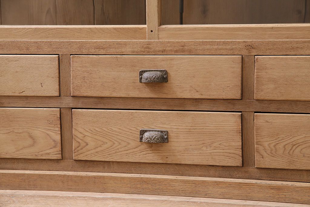 アンティーク家具　栓材　引き出し付き　ナチュラルスタイルにぴったりなガラスケース(ショーケース、店舗什器、陳列棚、飾り棚)(R-046316)