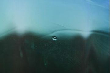 イタリア　ベネチアンガラス　ブルー・グリーン(青緑)　花瓶(サイン有、作家物、ヴェネチアングラス、グラデーション)フラワーベース　花器(R-046318)