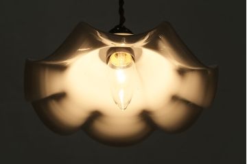 ヴィンテージ照明　イギリスビンテージ　可愛らしいフリルシェードのペンダントライト(ランプシェード、天井照明)(R-046326)