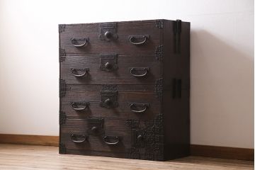 アンティーク家具　明治期　関東　桐材　立派な金具が目を引く上手物の重ね箪笥(衣装箪笥)(R-046346)