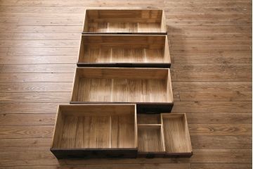 アンティーク家具　明治期　関東　桐材　立派な金具が目を引く上手物の重ね箪笥(衣装箪笥)(R-046346)