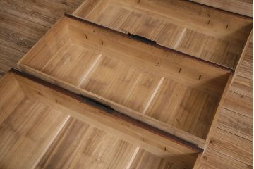 アンティーク家具　明治期　関東　桐材　立派な金具が目を引く上手物の重ね箪笥(衣装箪笥)(R-046346)