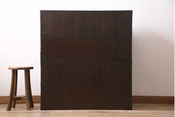 アンティーク家具　明治期　関東　桐材　立派な金具が目を引く上手物の重ね箪笥(衣装箪笥)(R-046346)