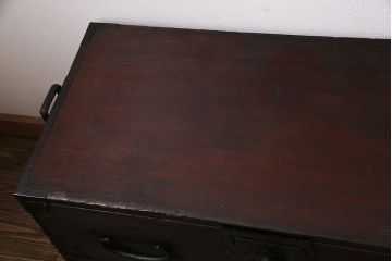 アンティーク家具　明治期　関東　桐材　立派な金具が目を引く上手物の重ね箪笥(衣装箪笥)(R-046346)