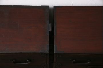 アンティーク家具　明治期　関東　桐材　立派な金具が目を引く上手物の重ね箪笥(衣装箪笥)(R-046346)