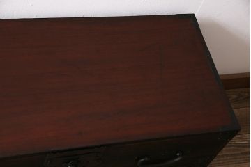 アンティーク家具　明治期　関東　桐材　立派な金具が目を引く上手物の重ね箪笥(衣装箪笥)(R-046346)