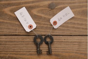 アンティーク家具　明治期　関東　桐材　立派な金具が目を引く上手物の重ね箪笥(衣装箪笥)(R-046346)