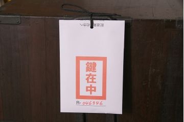 アンティーク家具　明治期　関東　桐材　立派な金具が目を引く上手物の重ね箪笥(衣装箪笥)(R-046346)