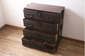 アンティーク家具　明治期　関東　桐材　立派な金具が目を引く上手物の重ね箪笥(衣装箪笥)(R-046346)